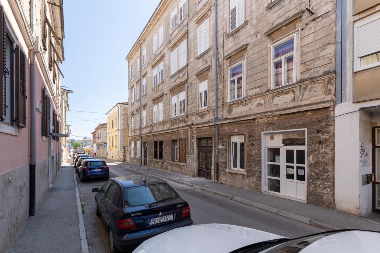 Centar City Pula Apartments Buitenkant foto